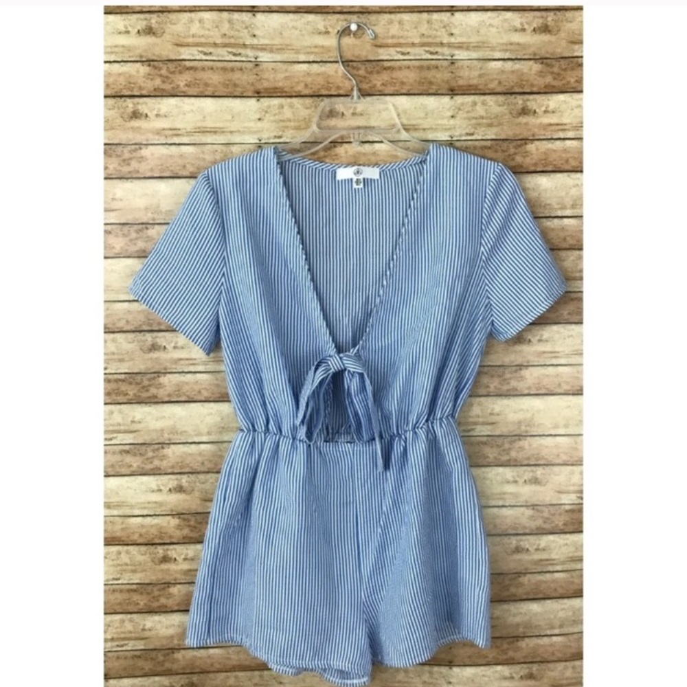 Missguided blue & white front tie romper ✨